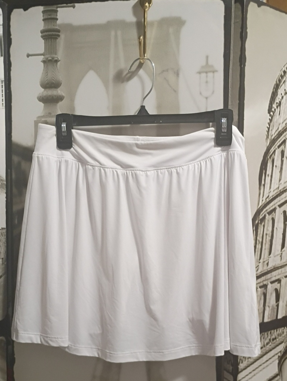 Travis Mathew Skort Women's White Size medium